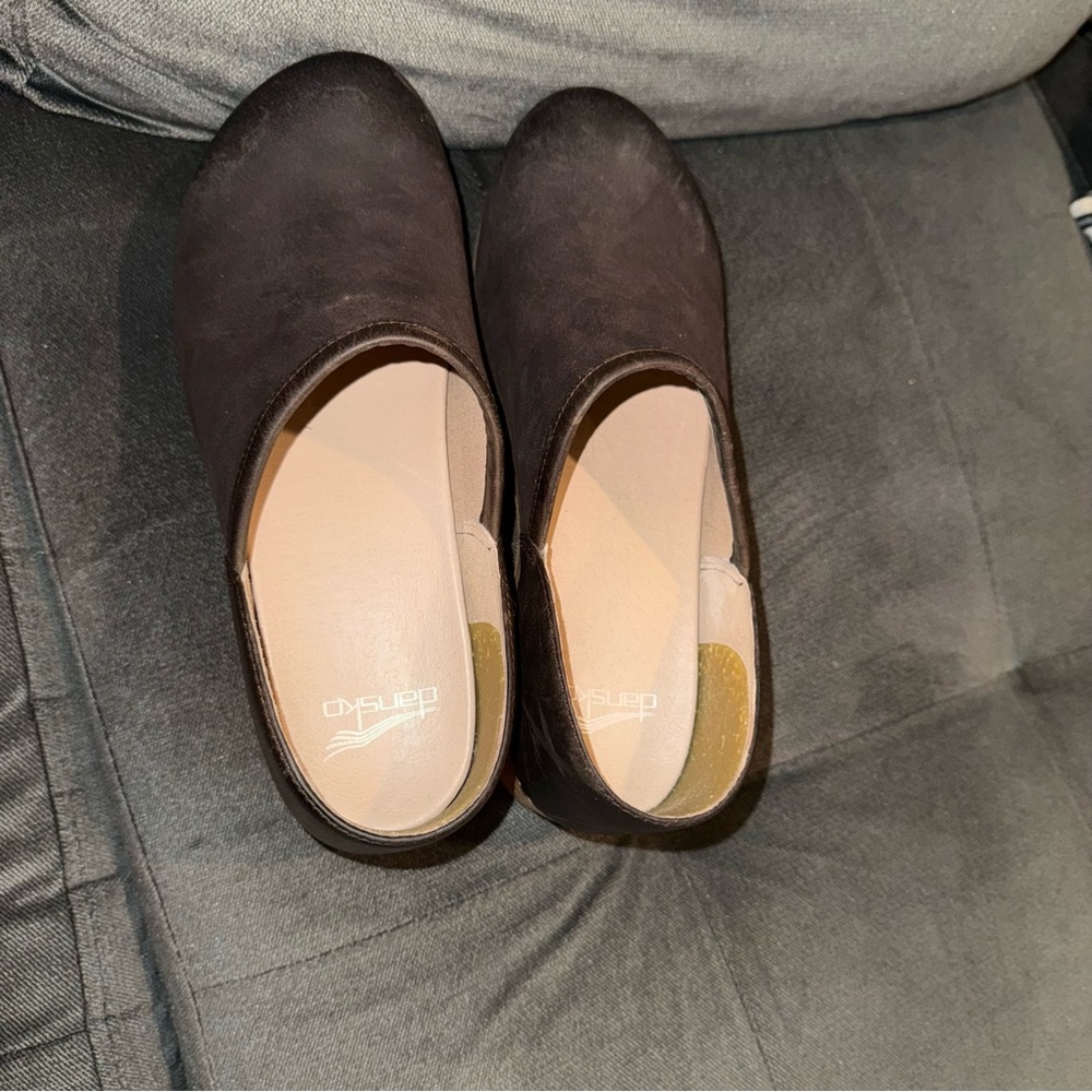 Dansko Brenna Women's Clogs, Chocolate Burnished Suede Sz. 39 (8.5/9) - Picture 4 of 6